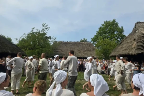 Łowickie Żniwa w skansenie w Maurzycach – powrót do tradycji