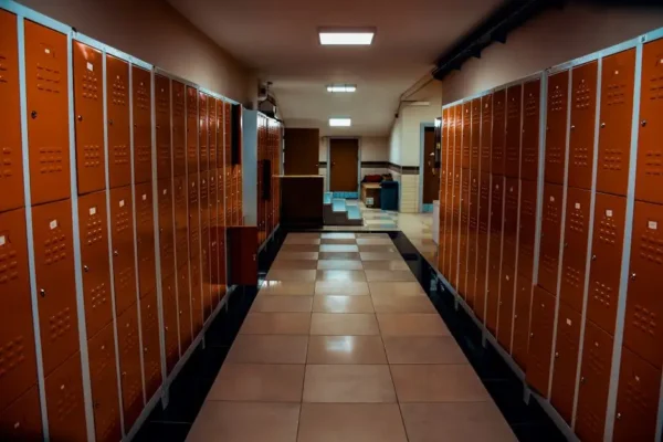 Nowoczesna sala gimnastyczna w ZSP nr 2 w Łowiczu – postęp prac