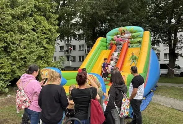 Sąsiedzkie święto na osiedlu Starzyńskiego w Łowiczu – zabawa, sport i wspomnienie patrona
