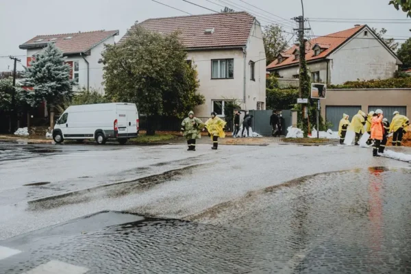 Pompowanie wody na ul. Ostrowskiej w Krotoszynie – 14 godzin działań strażaków