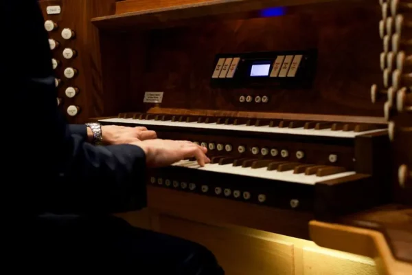 Festiwal Organowy w Łowiczu: Jakub Borkowski i Rafał Grząka zagrają w katedrze