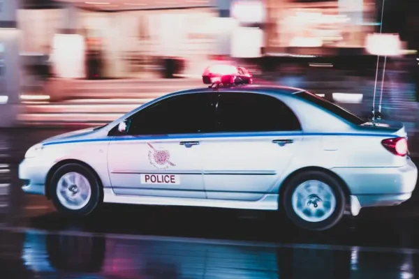 Ostatni weekend wakacji – policja apeluje o ostrożność na drogach i nad wodą