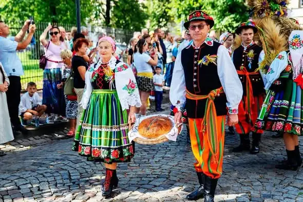 Dożynki Województwa Łódzkiego w Łowiczu: sukces KGW Sierżniki i Starościny Ireny Kolos