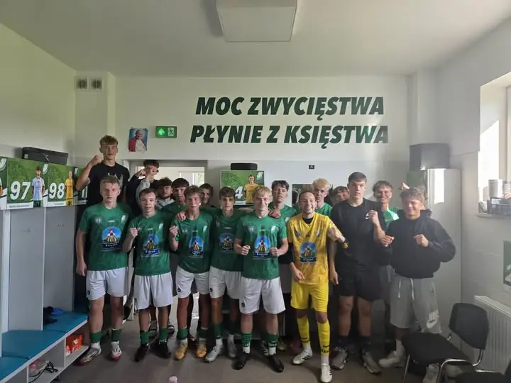 Pelikan II Łowicz rozgromił Błękitnych Dmosin 11:0