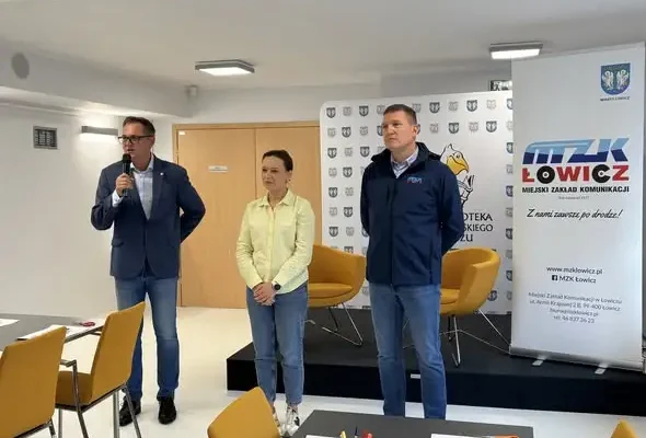 Łowiccy uczniowie uczyli się bezpieczeństwa w komunikacji miejskiej