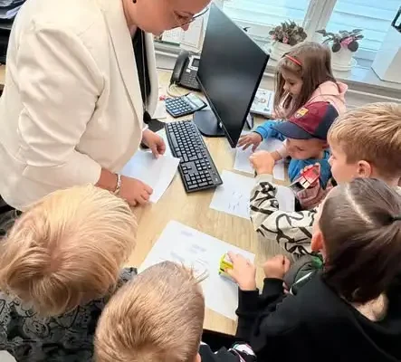 Zerówkowicze z Domaniewic odwiedzili Bank Spółdzielczy Ziemi Łowickiej