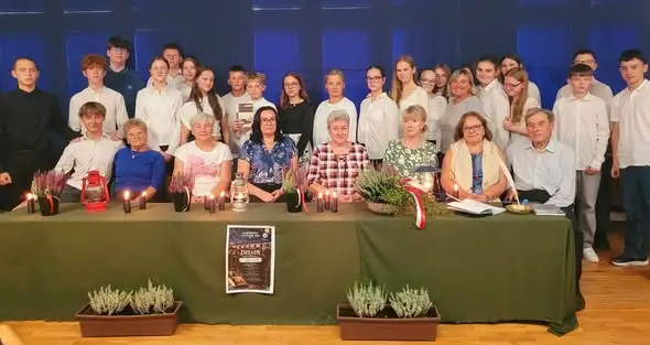 Narodowe Czytanie „Dziadów” w Bełchowie – Mickiewiczowskie słowa wybrzmiały w szkole