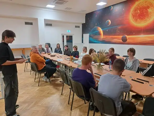 Wybory, integracja i pizza – tak wyglądał dzień w Bursie Samorządu Województwa Łódzkiego